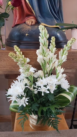 Tuberose Mums Aspidistra Fern